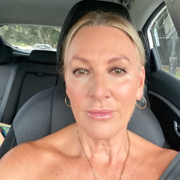 Meet your Posher, Sandra - Picture 1 of 1